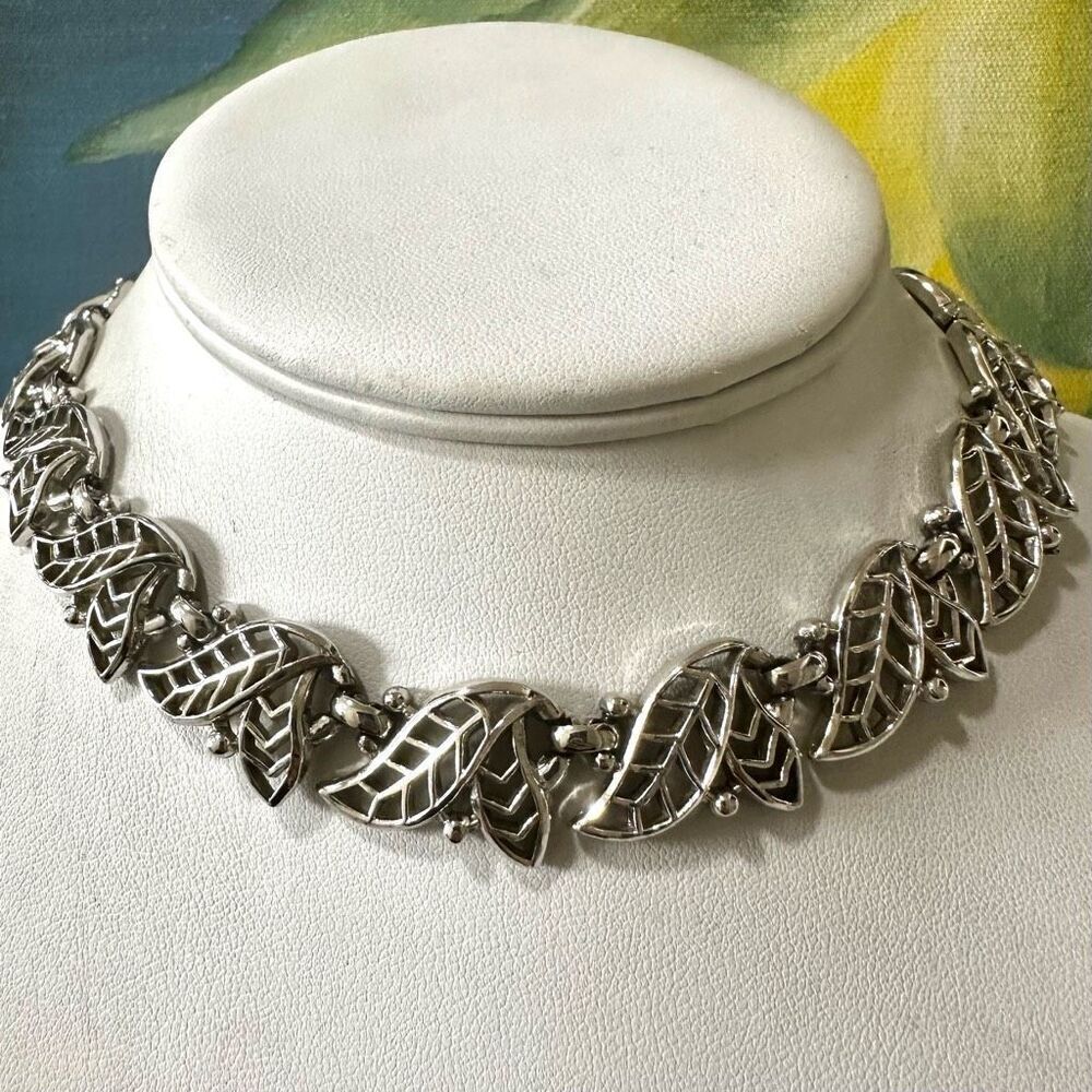 Trifari vintage leaf choker necklace